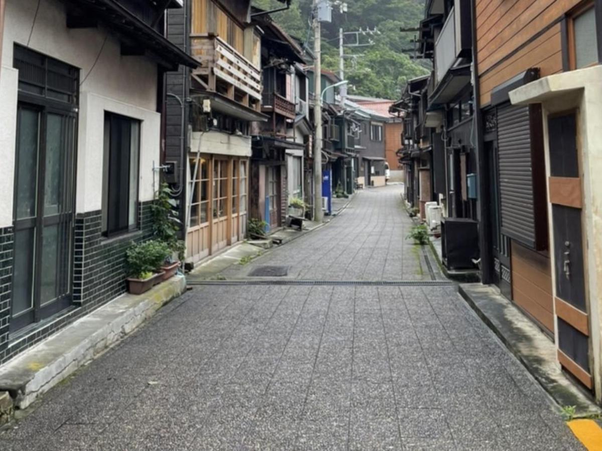 癒楽 伊豆大島 Vandrarhem Exteriör bild