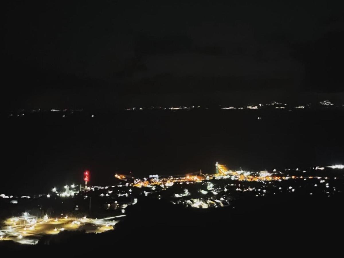 癒楽 伊豆大島 Vandrarhem Exteriör bild